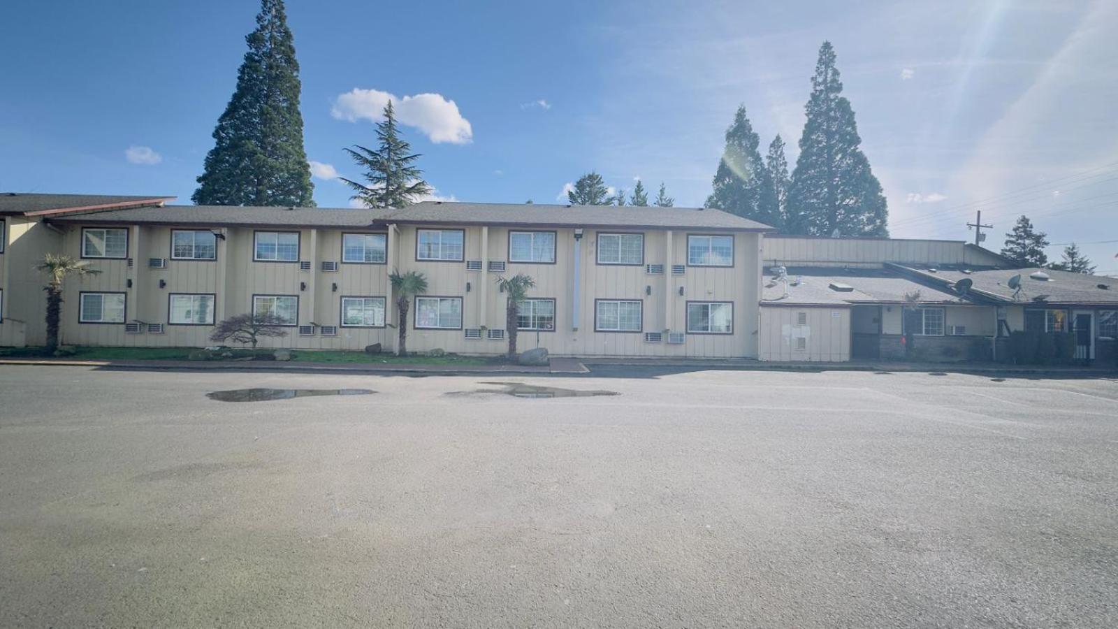 Evergreen Inn & Suites Portland (Adults Only) Exterior foto