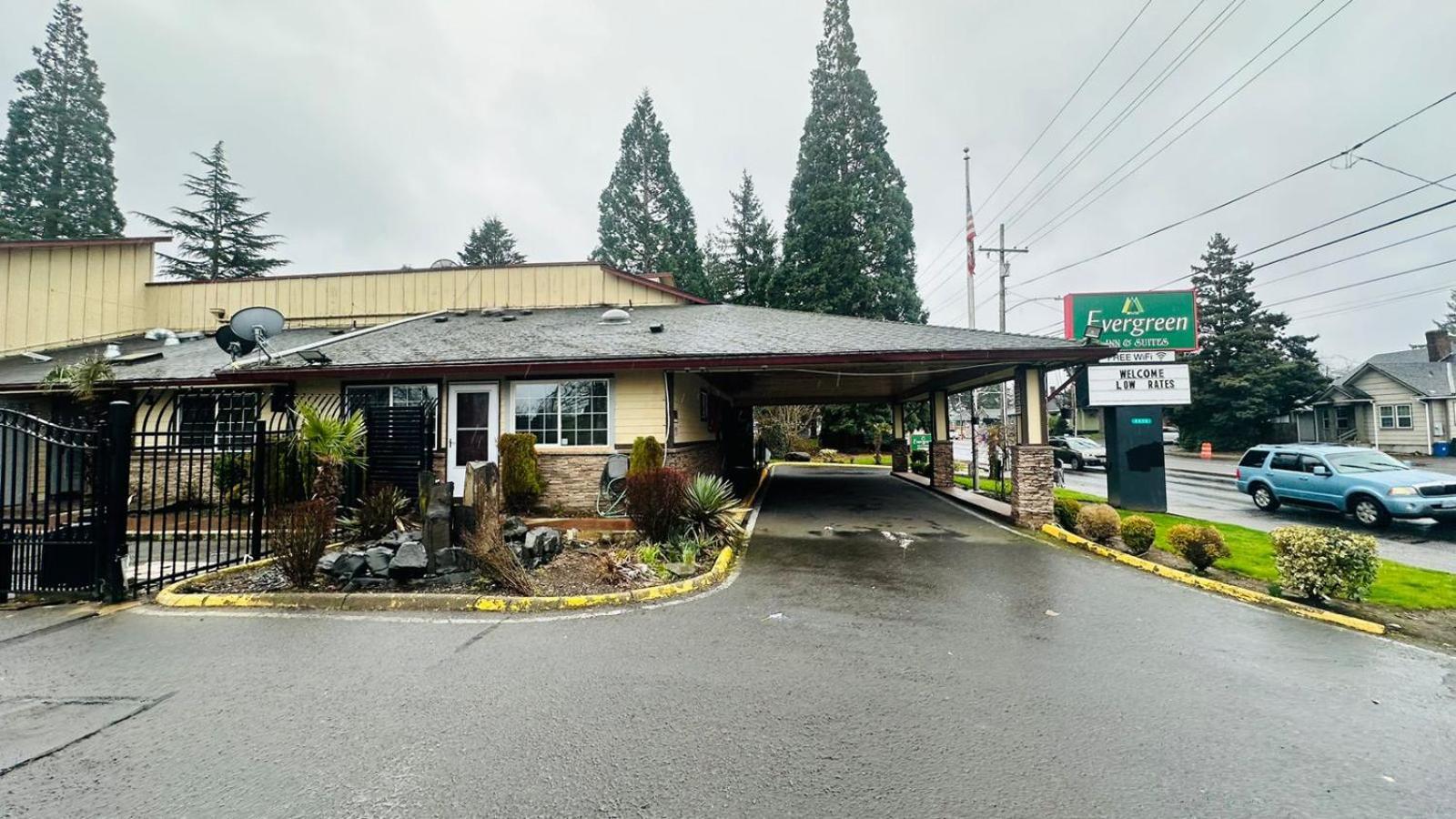 Evergreen Inn & Suites Portland (Adults Only) Exterior foto